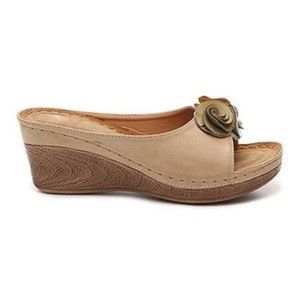Apricot Rose-Toe Wedge Sandal Women's 9